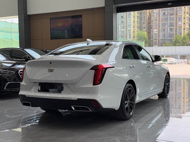 Фото 9 - Cadillac CT4