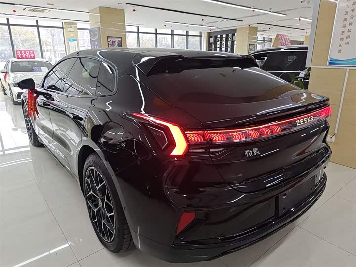 Фото 5 - Zeekr 001