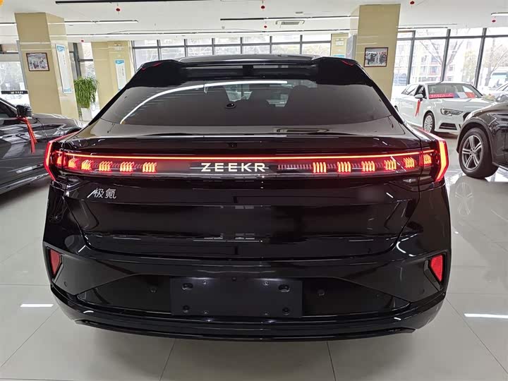 Фото 6 - Zeekr 001