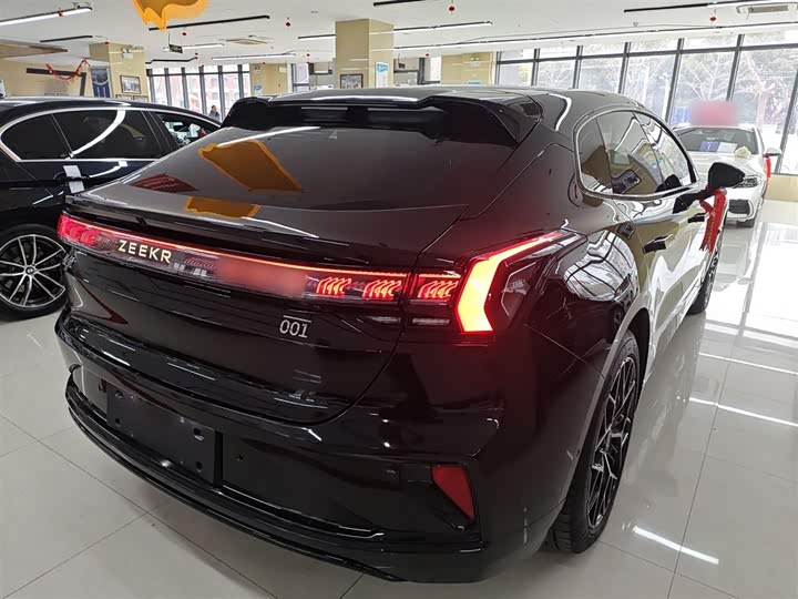 Фото 7 - Zeekr 001