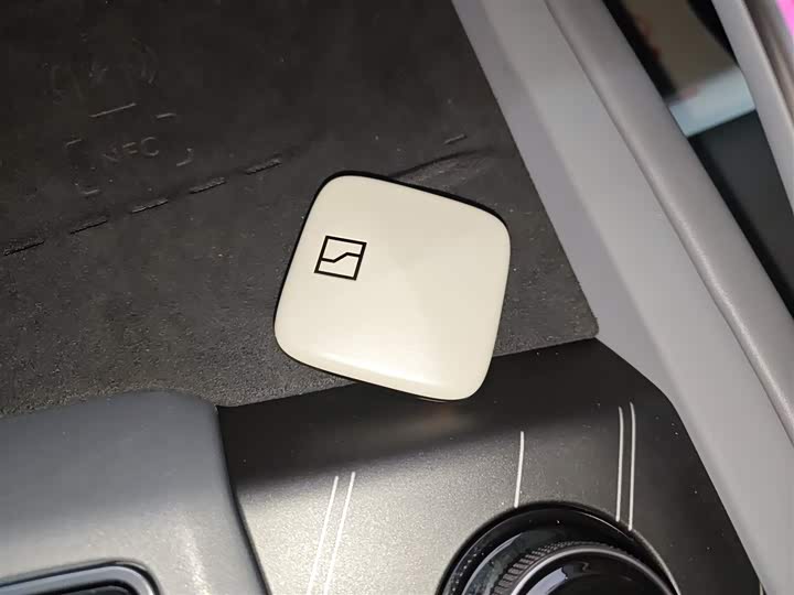 Фото 9 - Zeekr 001