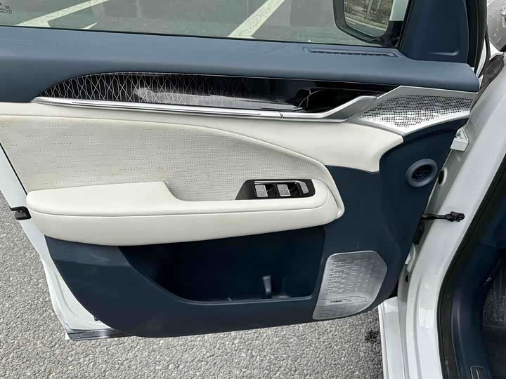 Фото 8 - Zeekr 009