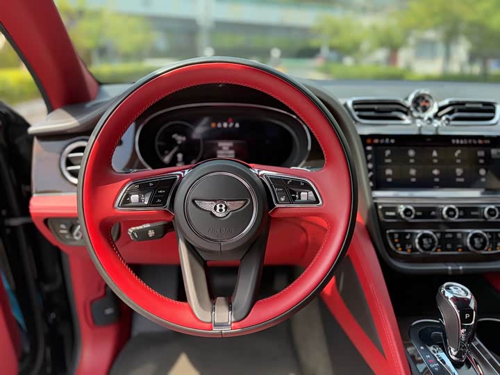 Фото 8 - Bentley Bentayga