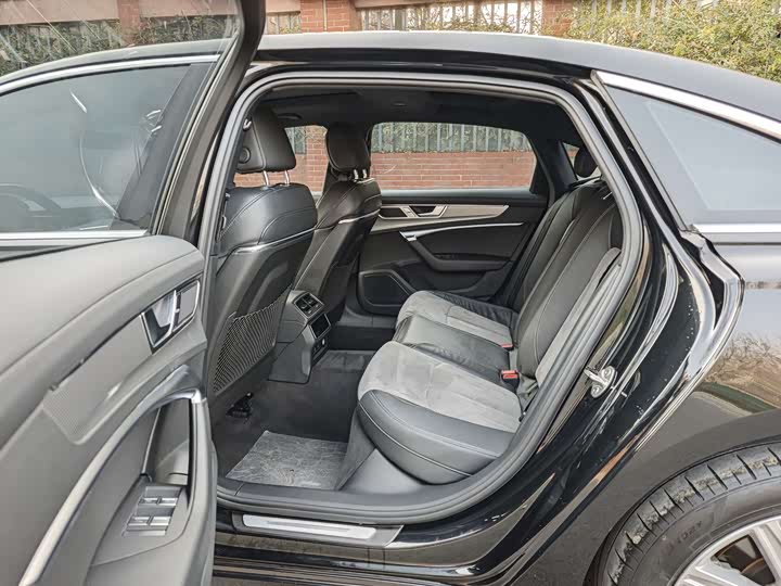 Фото 7 - Audi A6L