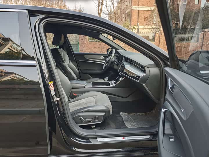 Фото 8 - Audi A6L