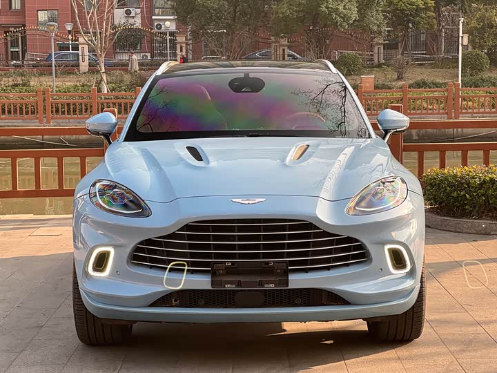 Фото 2 - Aston Martin DBX