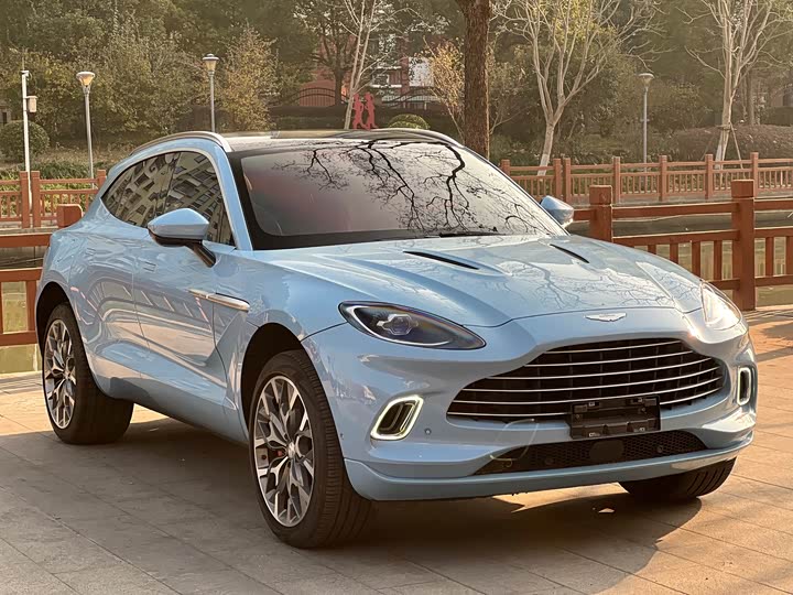 Фото 3 - Aston Martin DBX