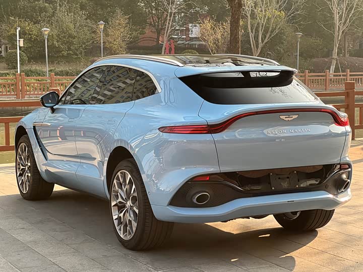 Фото 4 - Aston Martin DBX