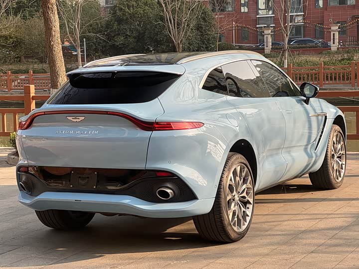 Фото 6 - Aston Martin DBX