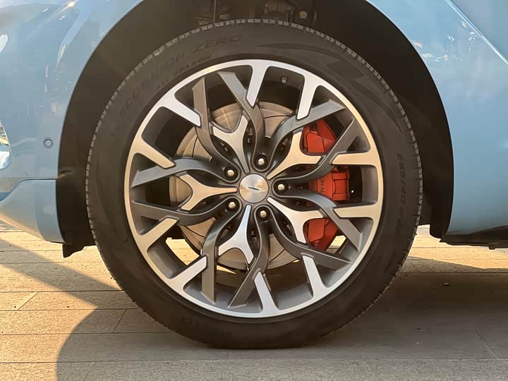 Фото 8 - Aston Martin DBX