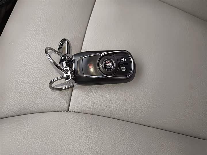 Фото 9 - Buick GL8 ES