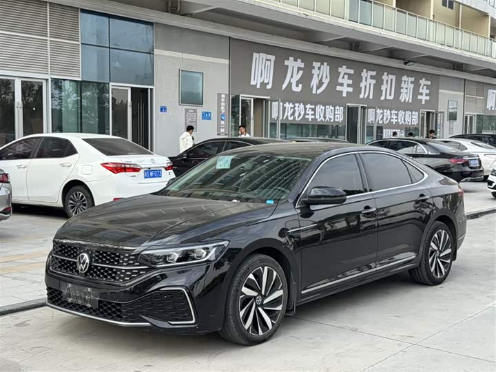 Фото 1 - Volkswagen Passat