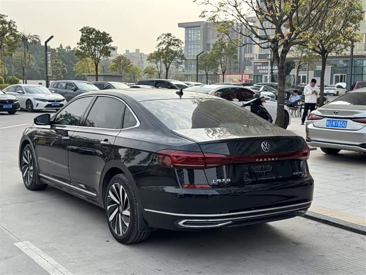 Фото 8 - Volkswagen Passat