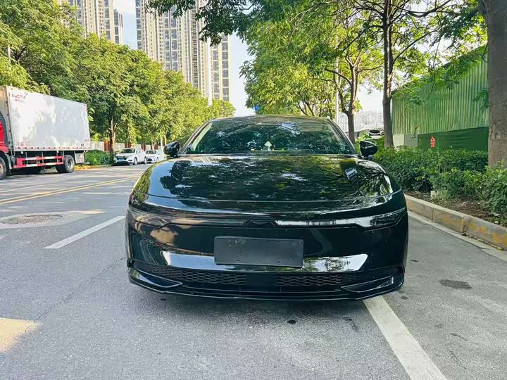 Фото 2 - Zeekr 007