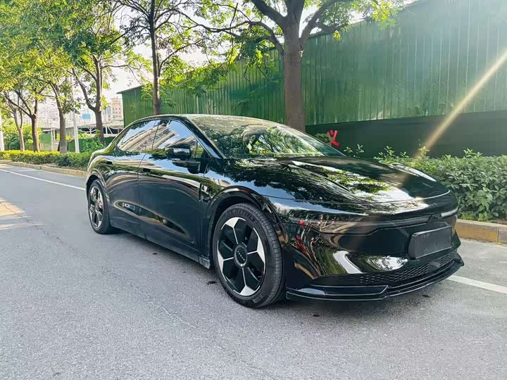 Фото 3 - Zeekr 007