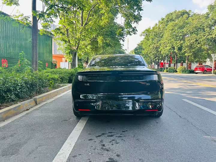 Фото 8 - Zeekr 007