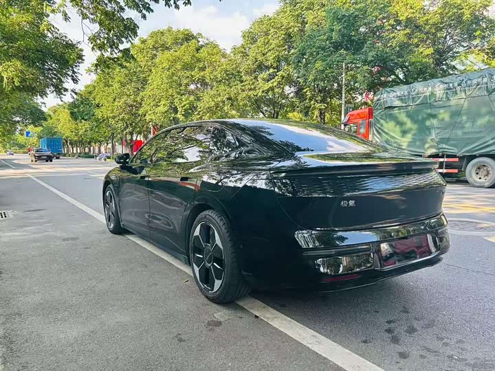 Фото 9 - Zeekr 007