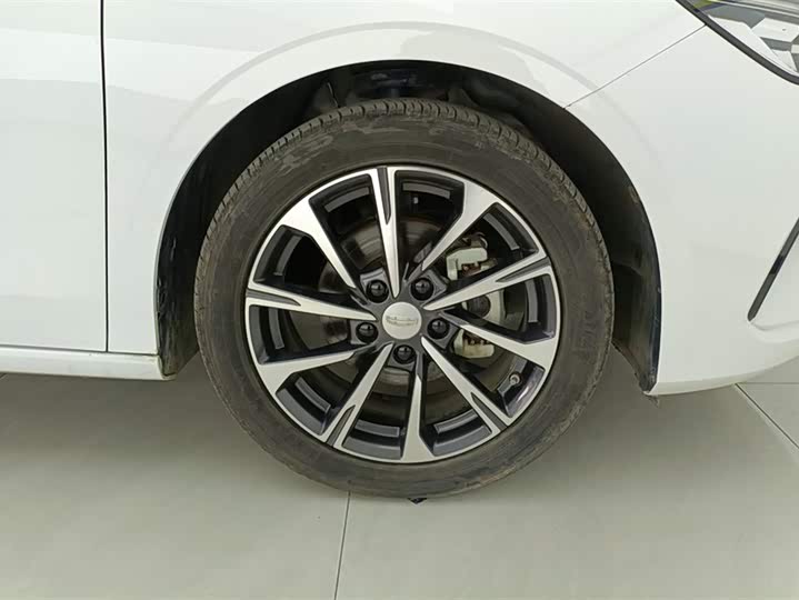 Фото 6 - Geely Emgrand