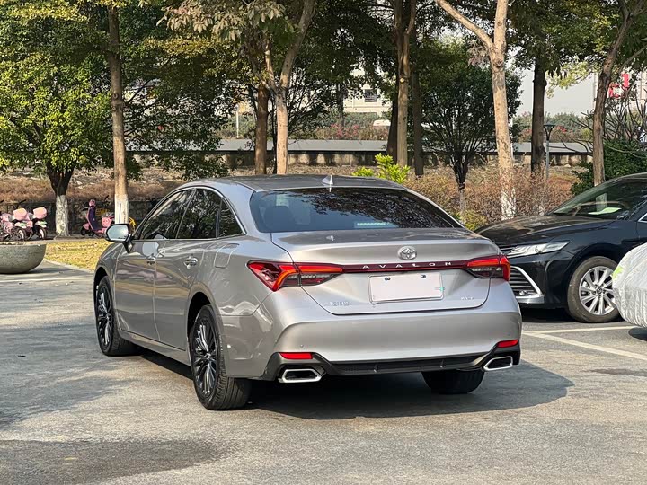 Фото 4 - Toyota Avalon