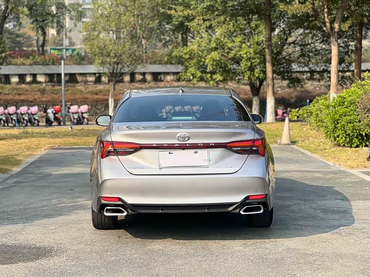 Фото 5 - Toyota Avalon