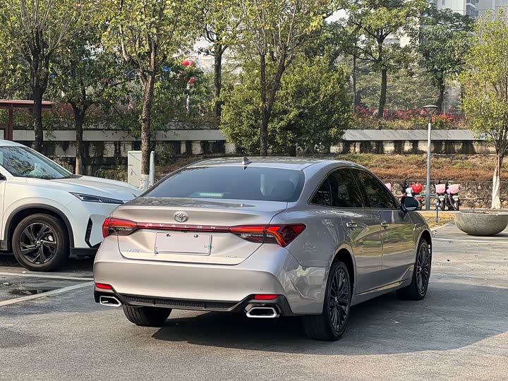 Фото 6 - Toyota Avalon