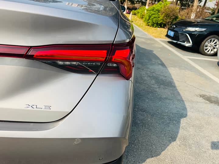 Фото 9 - Toyota Avalon