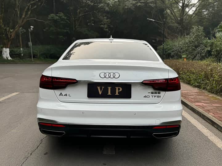 Фото 4 - Audi A4L