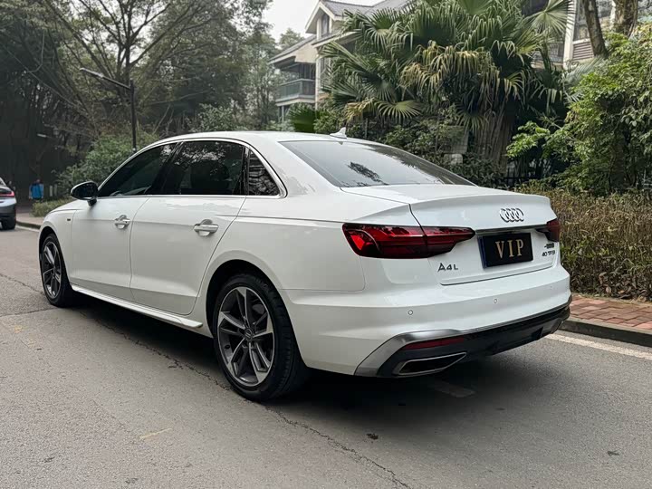 Фото 5 - Audi A4L