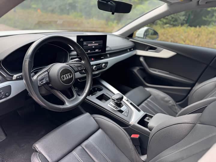 Фото 6 - Audi A4L