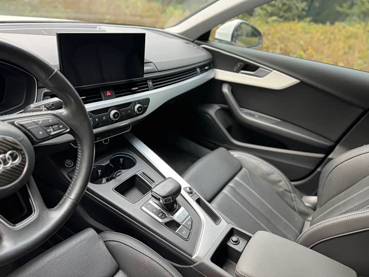 Фото 7 - Audi A4L