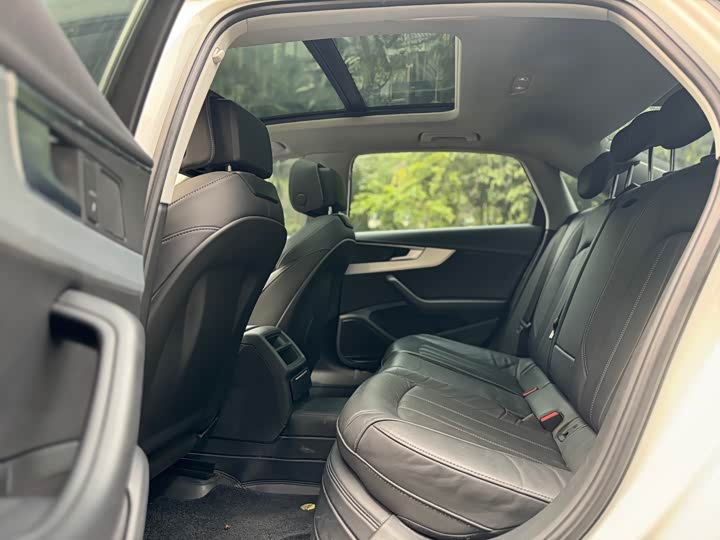 Фото 8 - Audi A4L