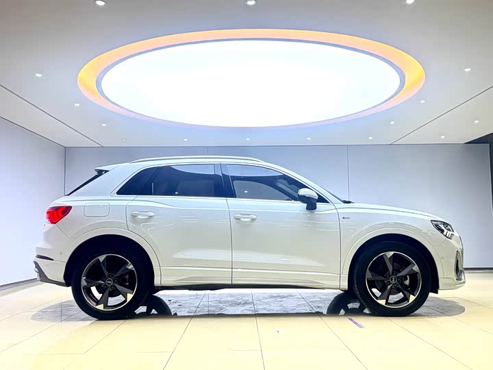 Фото 8 - Audi Q3