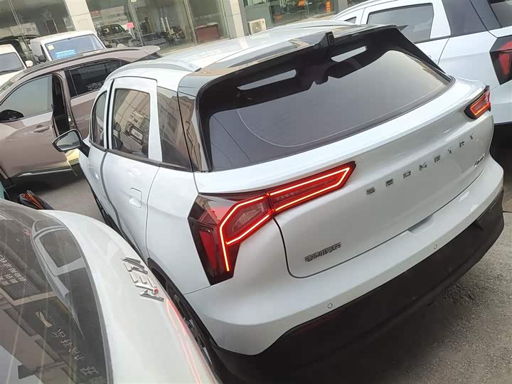 Фото 5 - Geely Geometry E Firefly