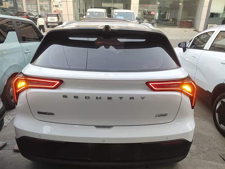 Фото 6 - Geely Geometry E Firefly