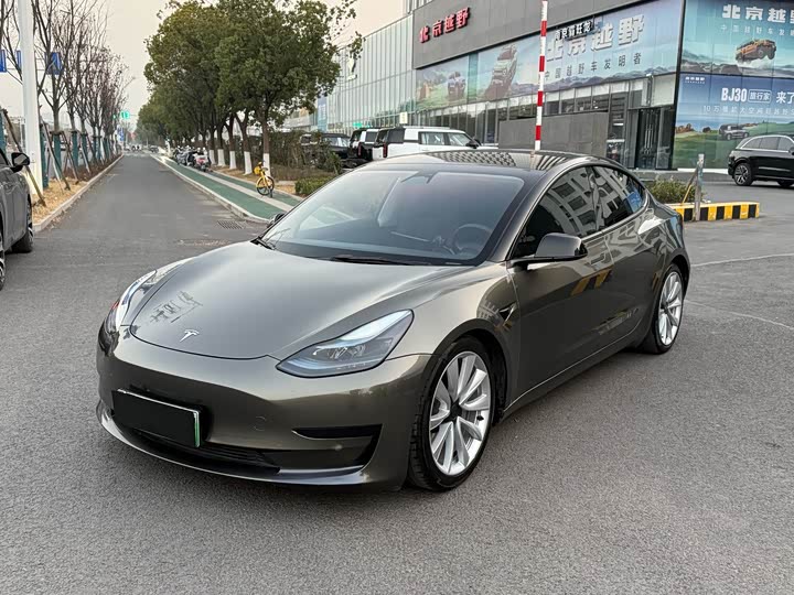 Фото 1 - Tesla Model 3
