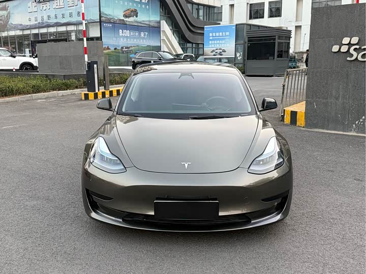Фото 2 - Tesla Model 3
