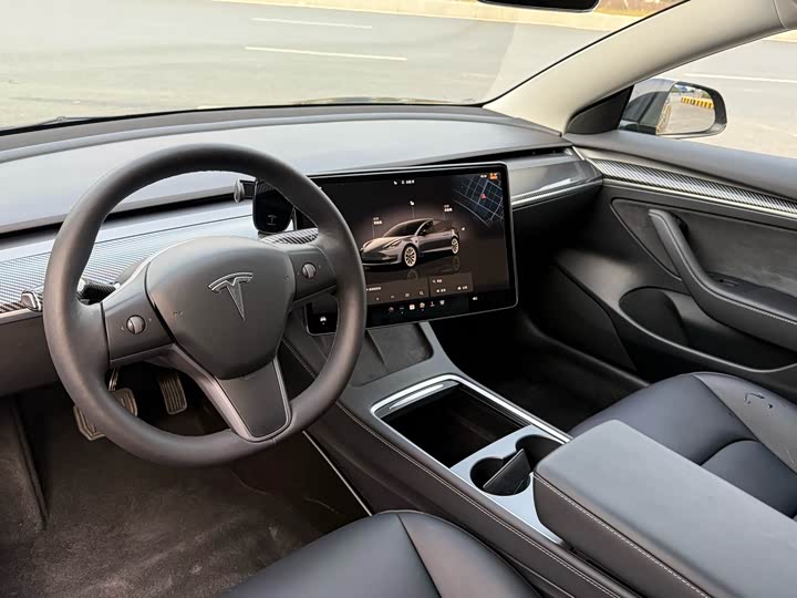Фото 3 - Tesla Model 3
