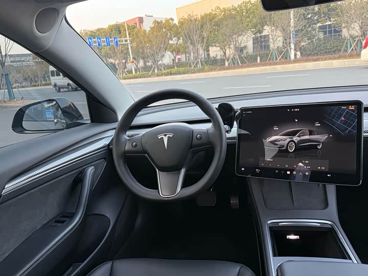 Фото 6 - Tesla Model 3