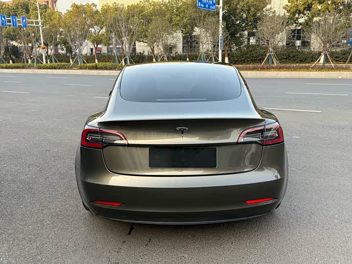 Фото 9 - Tesla Model 3