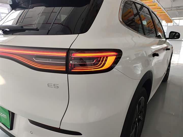 Фото 8 - Geely Galaxy E5