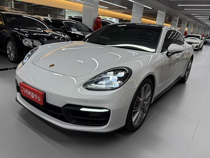 Фото 1 - Porsche Panamera