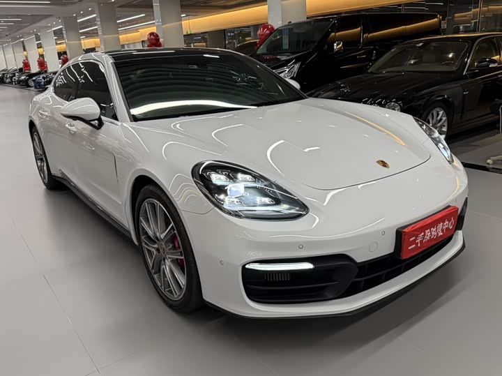 Фото 3 - Porsche Panamera