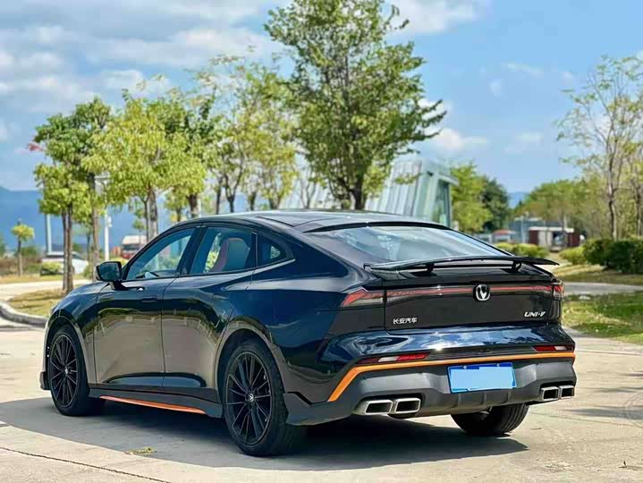 Фото 9 - Changan UNI-V