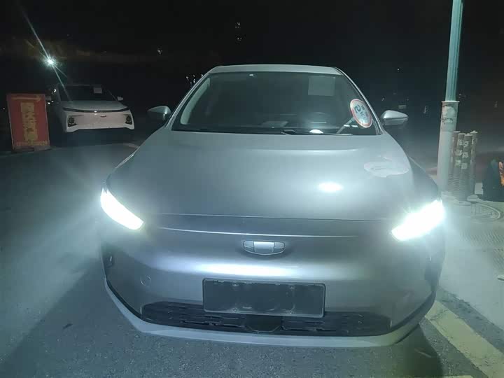 Фото 3 - Geely Geometry C