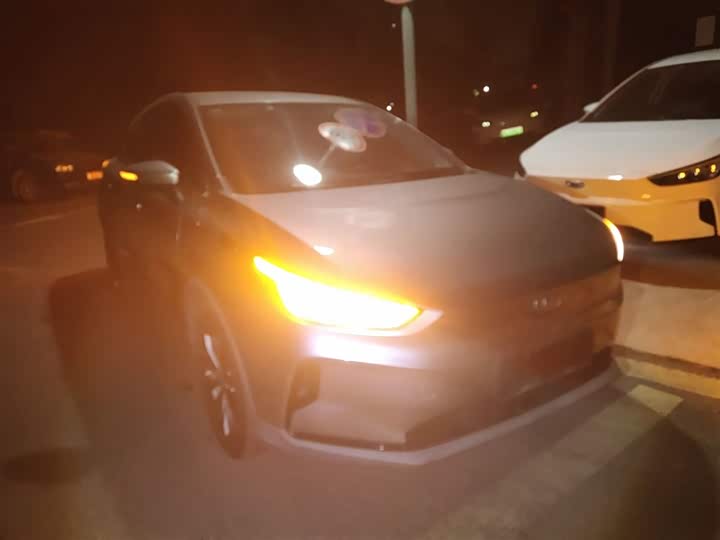 Фото 4 - Geely Geometry C