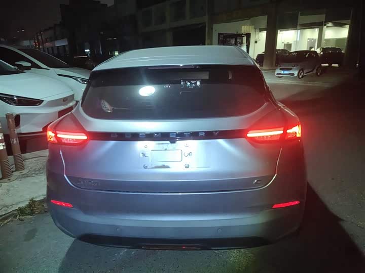 Фото 6 - Geely Geometry C