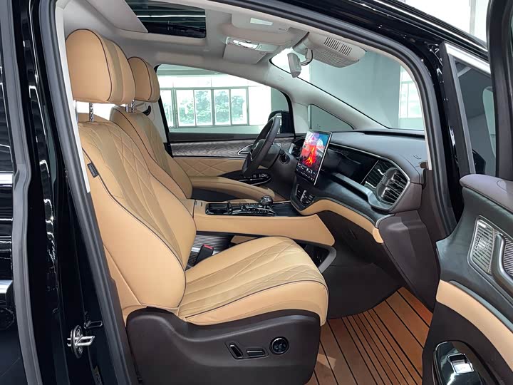 Фото 7 - Denza D9