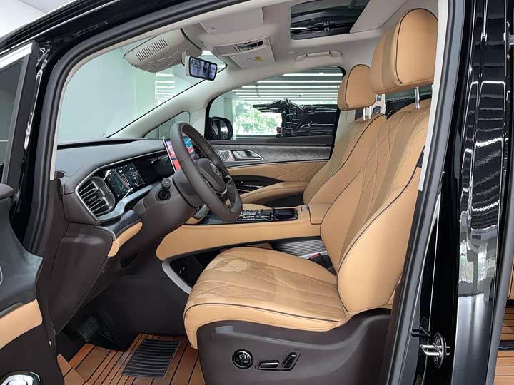 Фото 8 - Denza D9