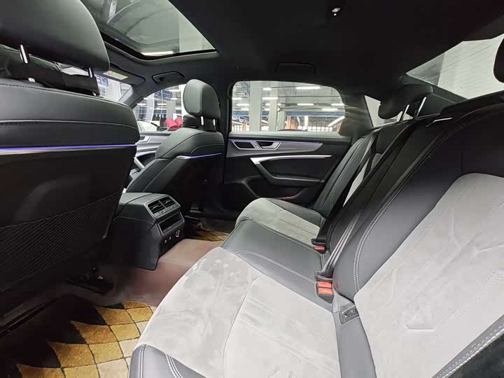 Фото 6 - Audi A6L