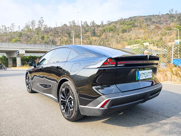 Фото 8 - Changan Deepal SL03